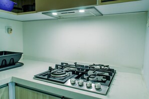 Private kitchen - Comfort 1Br At Brooklyn Alam Sutera Apartment (South Tangerang)