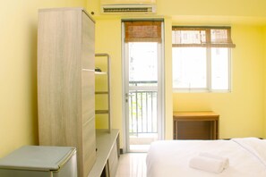 Room - Warm And Homey Studio Room At Maple Park Sunter Apartment (Jakarta)