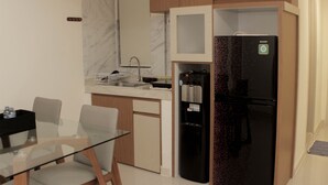Căn hộ | Bếp riêng | Tủ lạnh, bếp nấu, nồi cơm, bàn ăn 