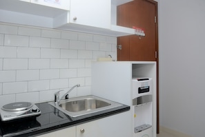 Apartment | Private kitchen - Unique And Fresh 1Br Signature Park Grande Apartment (Jakarta)