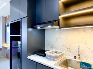 Studio | Private kitchen | Fridge, stovetop, rice cooker - Cozy Studio High Floor Pollux Chadstone Apartment (Cikarang)