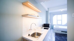 Private kitchen - New And Modern Studio At The City Square Apartment (Surabaya)
