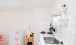 Íbúð | Einkaeldhús | Ísskápur, eldavélarhellur, hrísgrjónapottur, matarborð