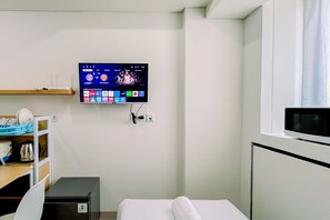 Studio | Free WiFi - Relaxing Studio (No Kitchen) At Bandaraya - Tallasa City Makassar Apartment (Makassar)