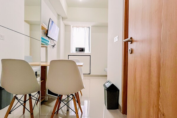 Studio | Free WiFi - Relaxing Studio (No Kitchen) At Bandaraya - Tallasa City Makassar Apartment (Makassar)