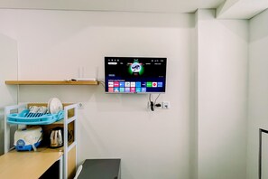 Studio | Free WiFi - Relaxing Studio (No Kitchen) At Bandaraya - Tallasa City Makassar Apartment (Makassar)