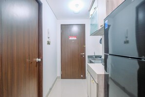 Studio | Private kitchen - Nice And Cozy Studio At Transpark Cibubur Apartment (Depok)