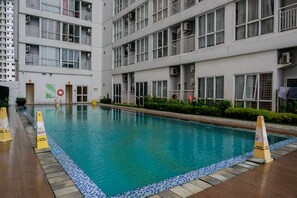 Outdoor pool - Simply And Homey Studio At Taman Melati Margonda Apartment (Depok)