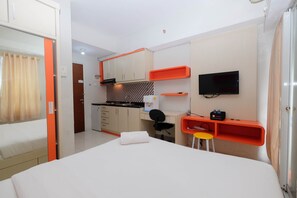 Studio | 1 bedroom, desk