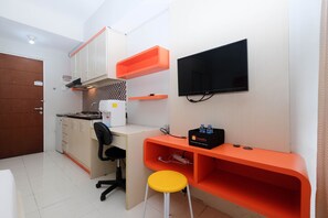 Studio | 1 bedroom, desk - Simply And Homey Studio At Taman Melati Margonda Apartment (Depok)