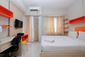 Studio | 1 bedroom, desk - Simply And Homey Studio At Taman Melati Margonda Apartment (Depok)