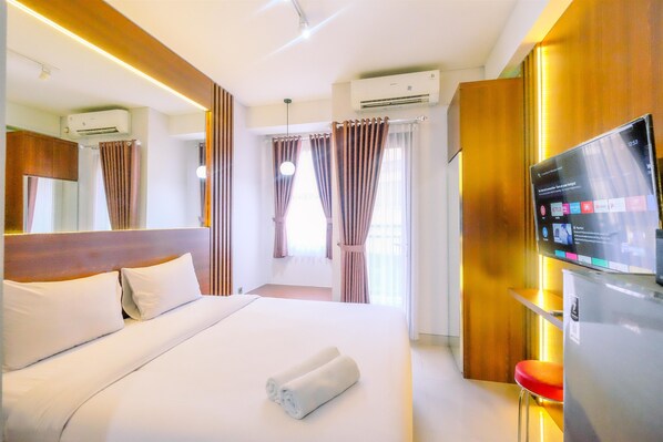Studio - Restful And Minimalist Studio Transpark Cibubur Apartment (Depok)
