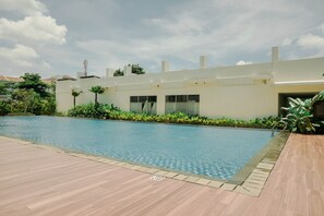 Kolam renang terbuka