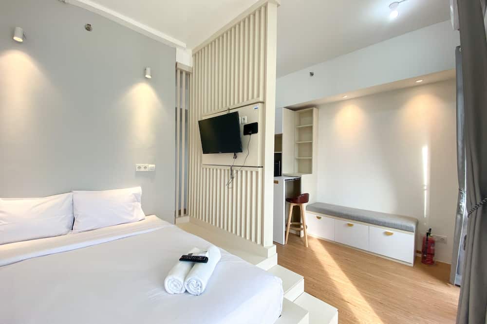 Homey And Elegant Studio Vasanta Innopark Apartment