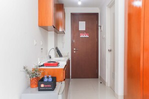 Private kitchen - Comfort Studio At Signature Park Grande Apartment (Jakarta)
