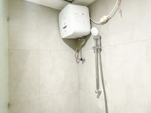 Studio | Bathroom