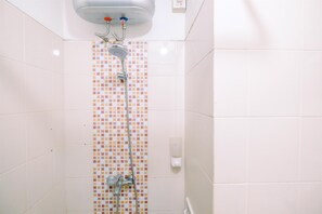 Ducha, toallas, jabón, shampoo
