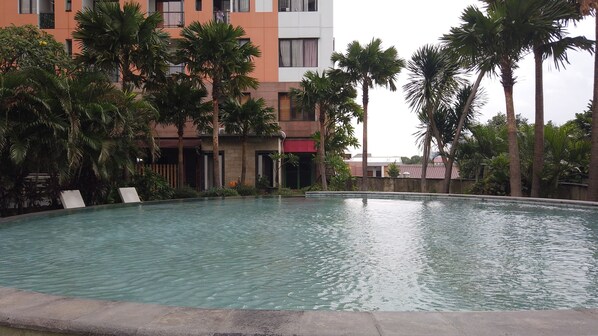 Outdoor pool - Cozy Stay Studio At Cervino Village Casablanca Apartment (Jakarta)
