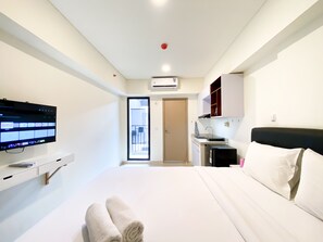Room - Homey And Simply Look Studio Meikarta Apartment (Cikarang)