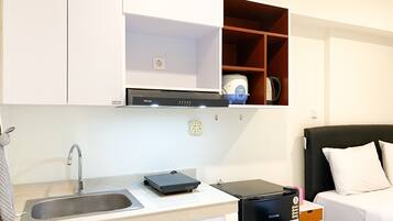Studio | Private kitchen | Fridge, stovetop, rice cooker