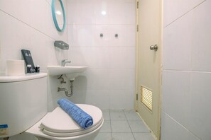 Studio | Bathroom