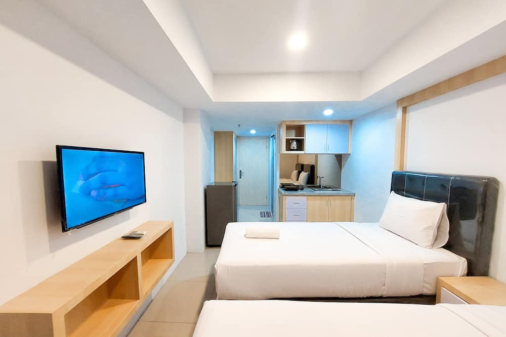 Homey And Comfortable Studio At De Prima Apartment