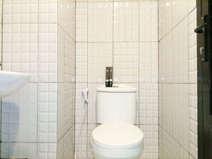 Studio | Bathroom - Homey And Comfortable Studio At De Prima Apartment (Medan)