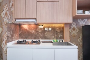Huoneisto | Yksityinen keittiö | Jääkaappi, liesi, riisinkeitin, ruokailupöytä