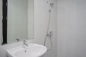 Bathroom - Comfort And Cozy Studio At Casa De Parco Apartment (Pagedangan)