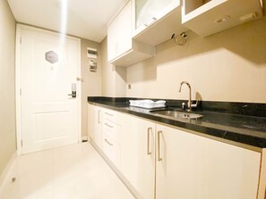 Studio | Private kitchen | Fridge, stovetop, rice cooker