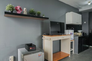 Interior - Nice And Warm Studio At Belmont Residence Puri Apartment (Jakarta)