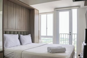 Room - Homey Designed And Tidy Studio Tokyo Riverside Pik 2 Apartment (Teluknaga)