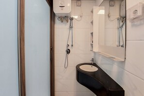 Studio | Bathroom
