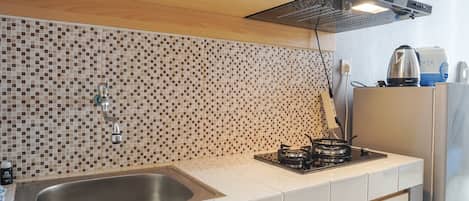 Studio | Dapur pribadi | Lemari es, kompor, ketel listrik, dan penanak nasi