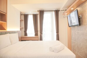 Room - Fully Furnished With Cozy Design Studio Tokyo Riverside Pik 2 Apartment (Teluknaga)