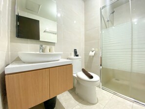 Departamento | Baño | Regadera, toallas, jabón, shampoo 