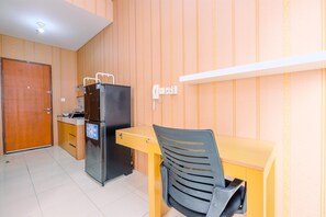 Living area - Comfortable And Tidy Studio At Dave Apartment (Depok)