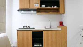 Apartment | Private kitchen | Fridge, stovetop, rice cooker