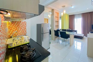 Private kitchen - Best Deal And Comfortable 2Br Signature Park Tebet Apartment (Jakarta)