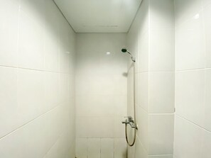 Estudio | Baño | Ducha, toallas, jabón y champú