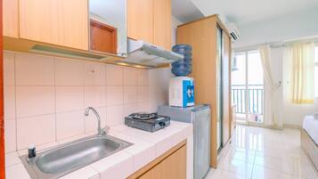 Studio | Dapur pribadi | Lemari es, kompor, dan penanak nasi