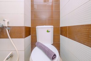 Studio | Bathroom - Cozy Living Studio Room At Margonda Residence 3 Apartment (Depok)