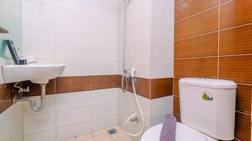 Studio | Kylpyhuone | Suihku, pyyhkeet, saippua, sampoo