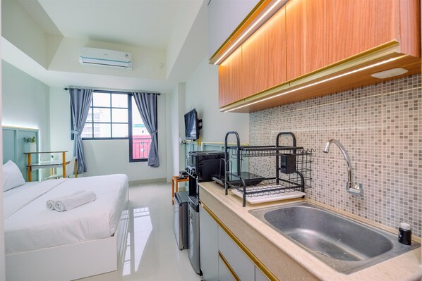 Private kitchen - Minimalist Studio Apartment At Evenciio Margonda (Depok)