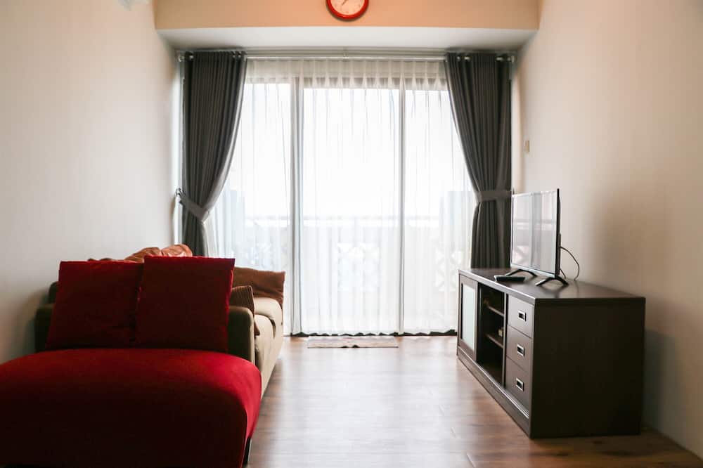 Cozy Living And Modern 2Br Puri Garden Apartment