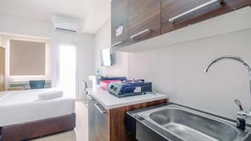 Studio | Private kitchen | Fridge, stovetop, rice cooker