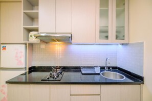 Private kitchen - Homey And Nice 1Br Apartment Pejaten Park Residence (Jakarta)