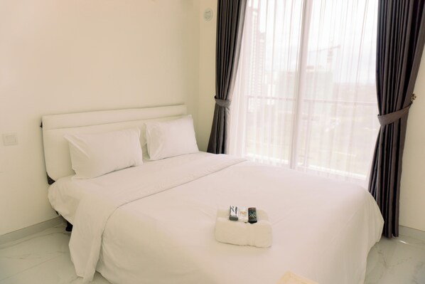 Studio - Well Furnished And Simply Look Studio Sky House Bsd Apartment (Pagedangan)