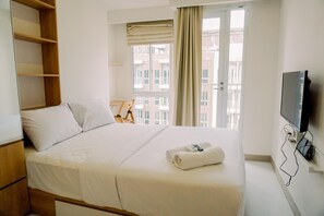 Studio, 1 queensize bed | Een bureau