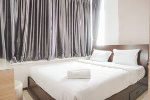 2 bedrooms, desk - Comfortable And High Floor 2Br Apartment At Thamrin Residence (Jakarta)